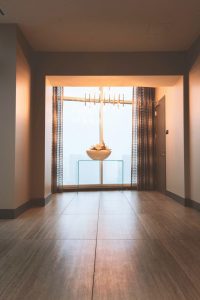 Golv med naturlig känsla